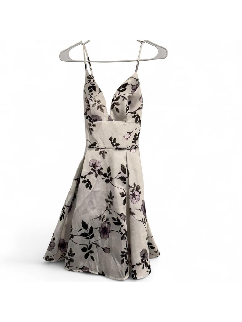 Windsor Off-White A-Line Floral Adjustable Cross Strap Homecoming Dress Size 1/2